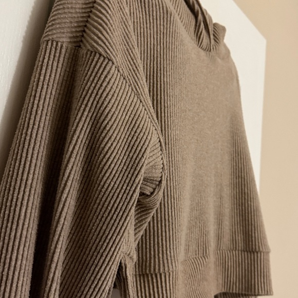 ALO Yoga muse ribbed cropped hoodie tan large ✨ - Picture 3 of 8